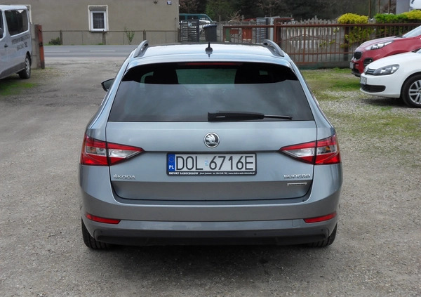 Skoda Superb cena 59900 przebieg: 182000, rok produkcji 2017 z Nałęczów małe 254